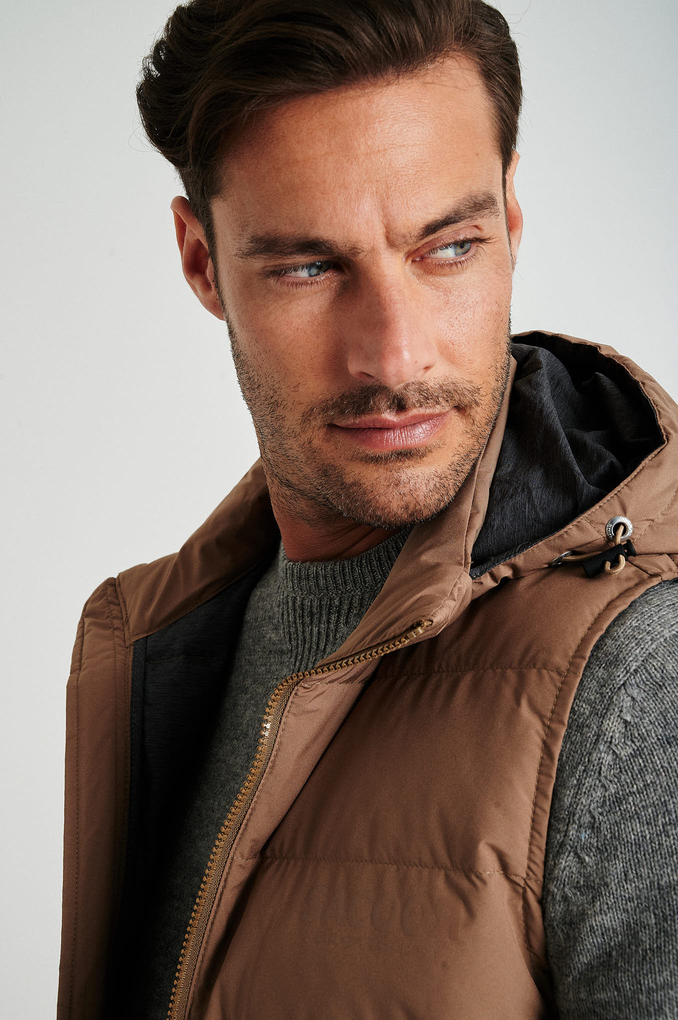 Men's recycled light down vest - Image 14