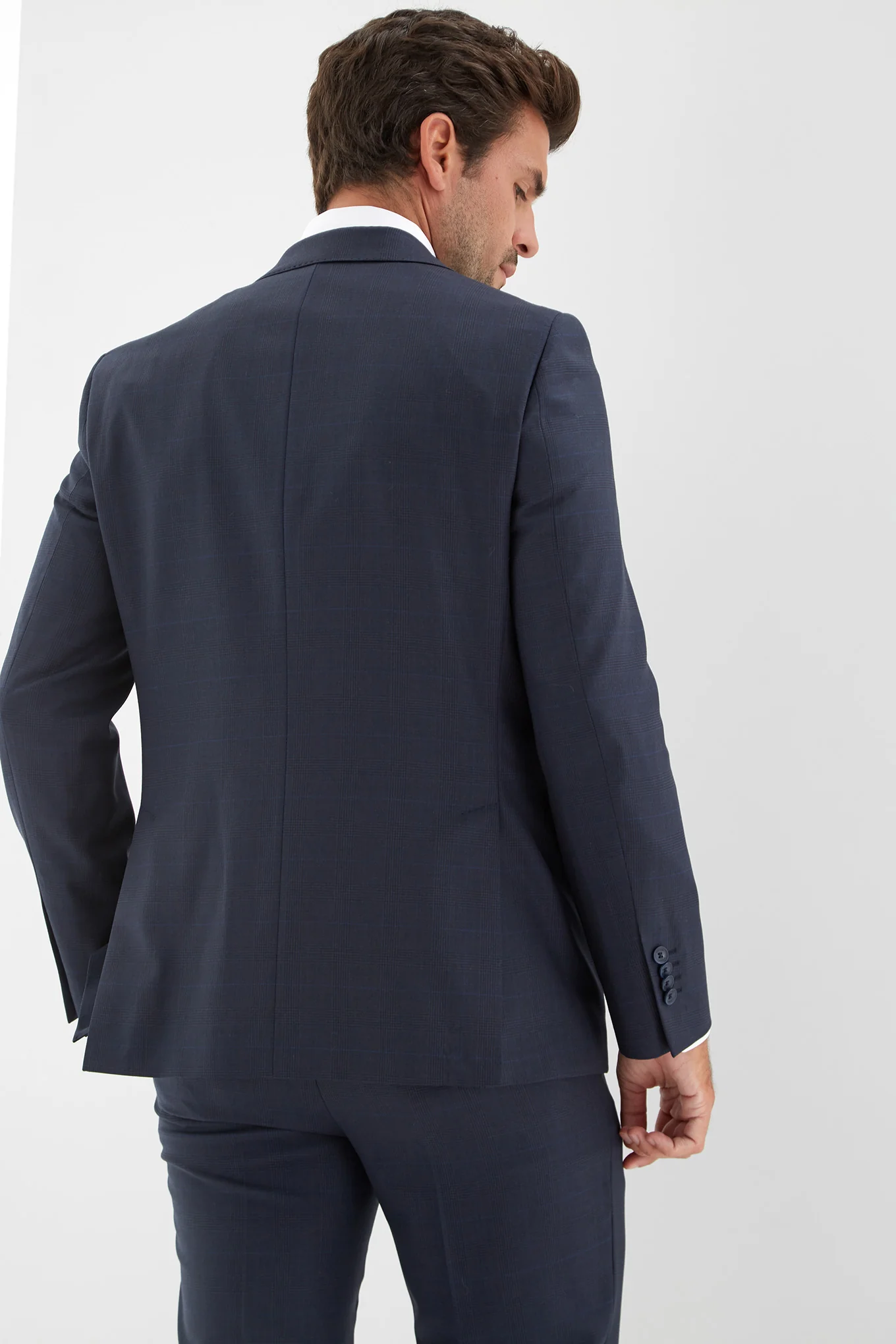 Men's Three-Piece Classic Suit - Image 2