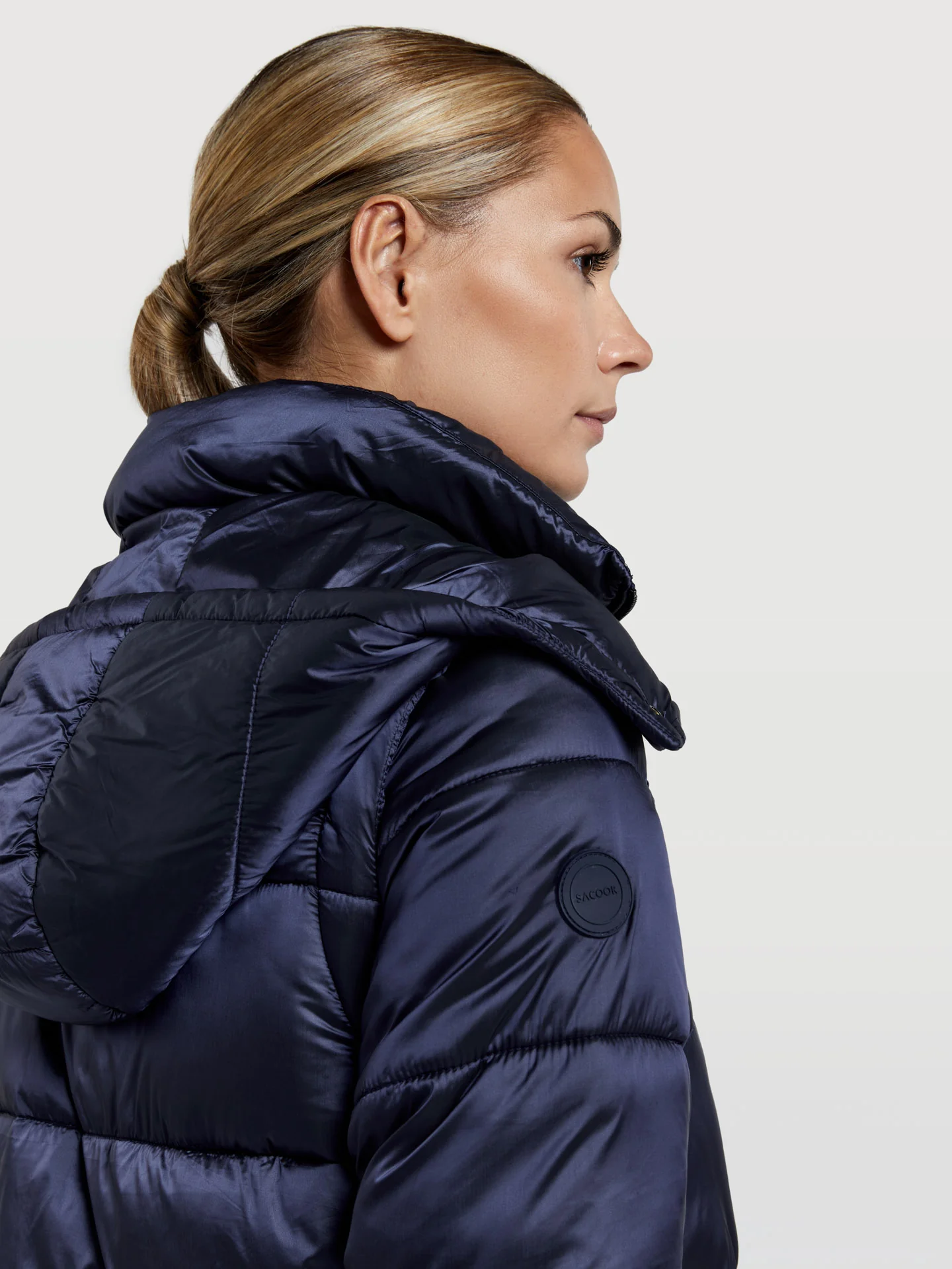 Puffer jacket with hood