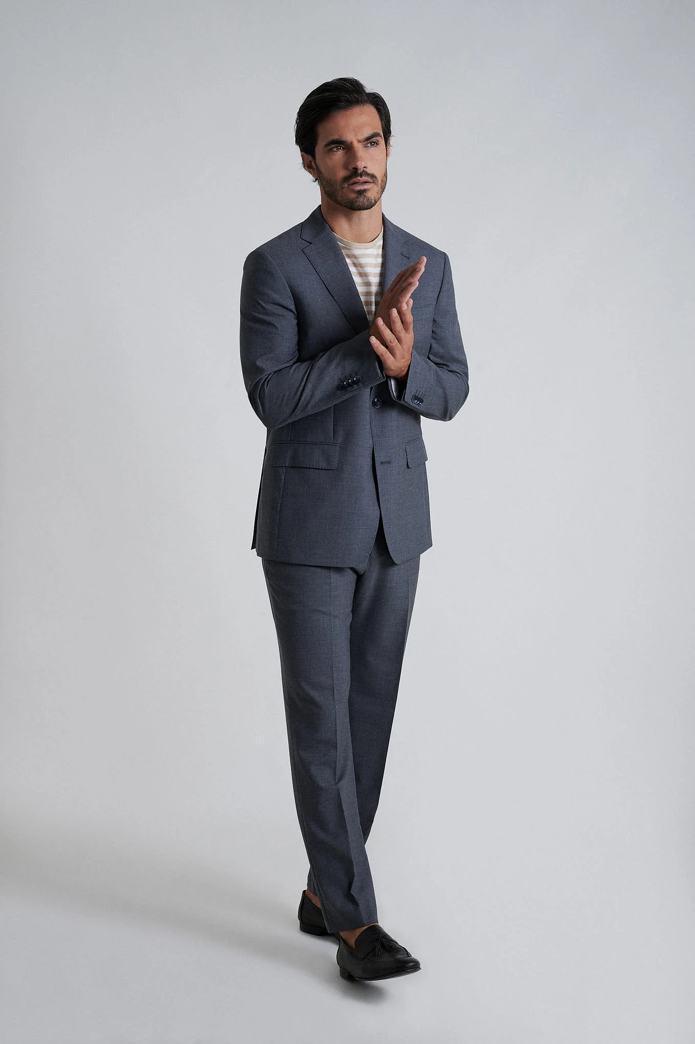 Regular fit 100% refined wool suit half canvas construction