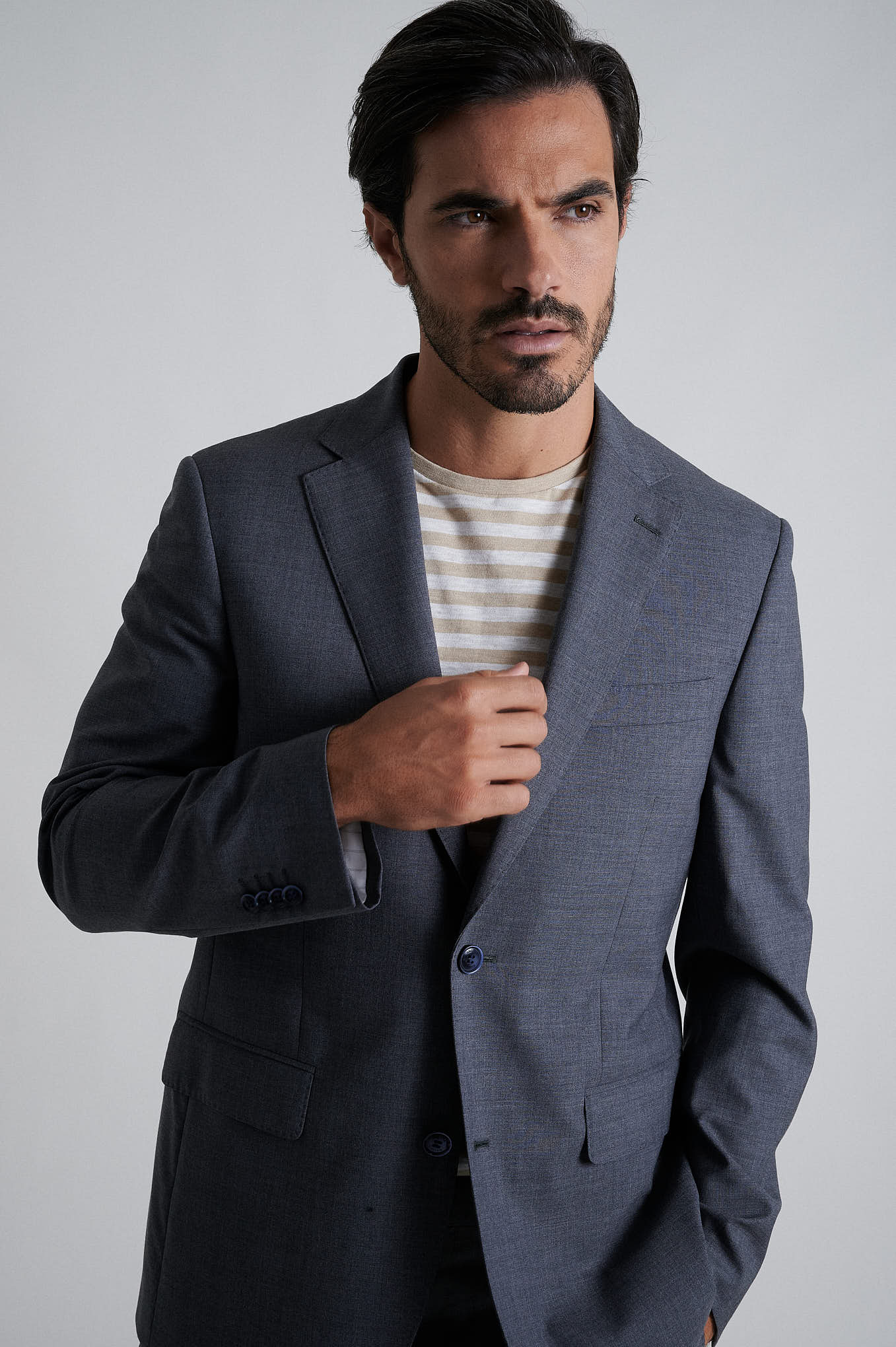 Regular fit 100% refined wool suit half canvas construction - Image 3