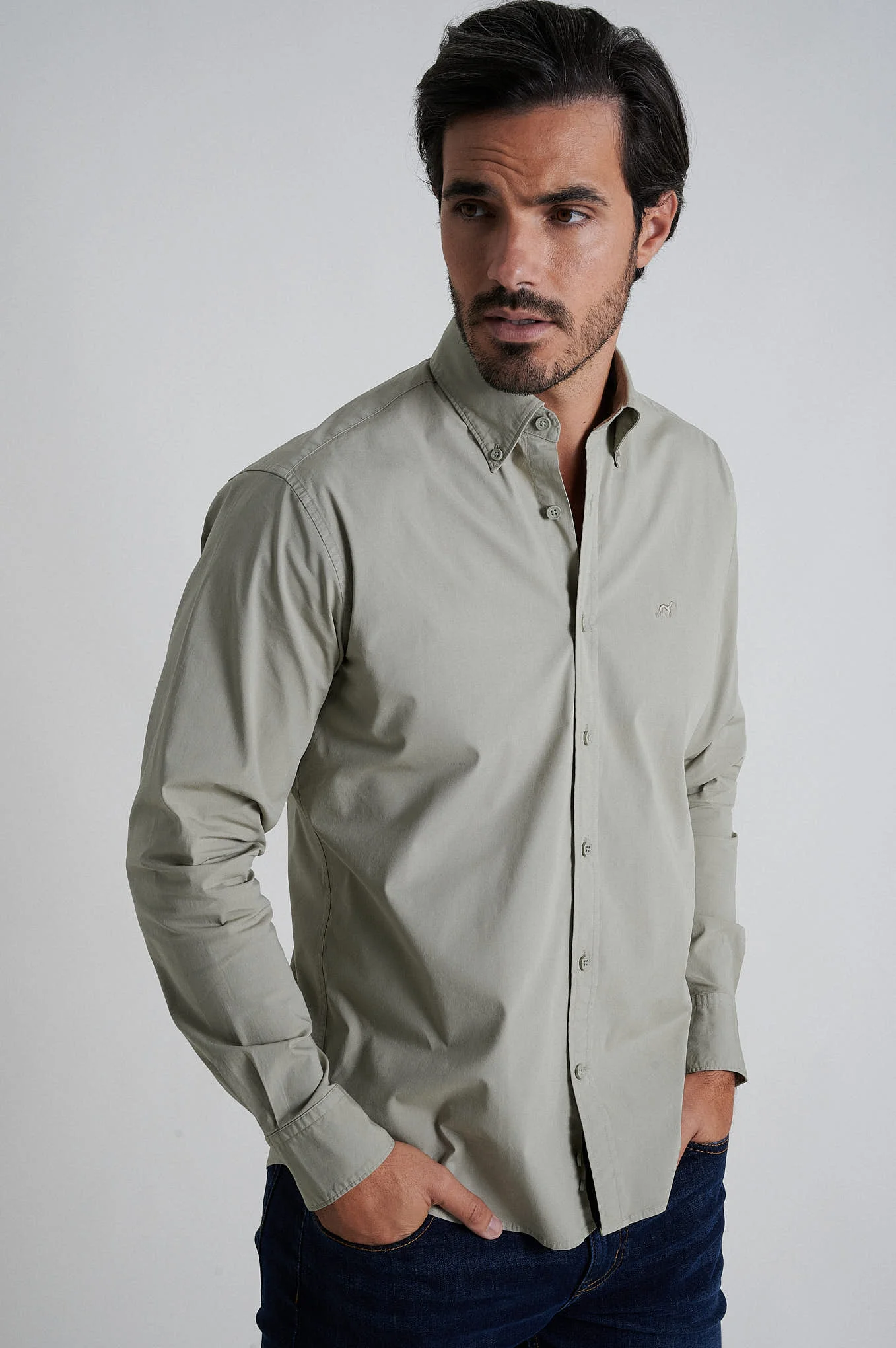 Regular ft cotton elastane comfort poplin shirt in garment dye - Image 27