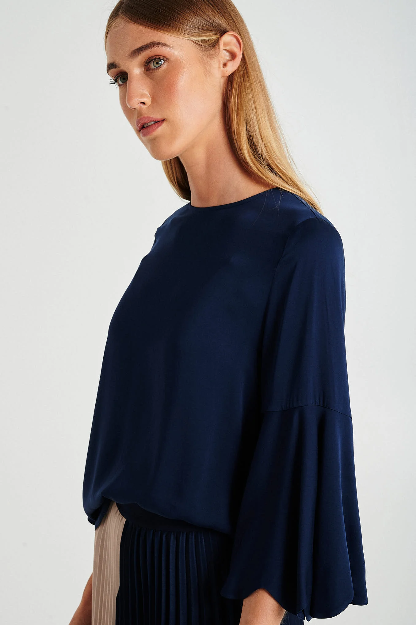 Respekt Viscose Blouse with scalopped details - Image 5