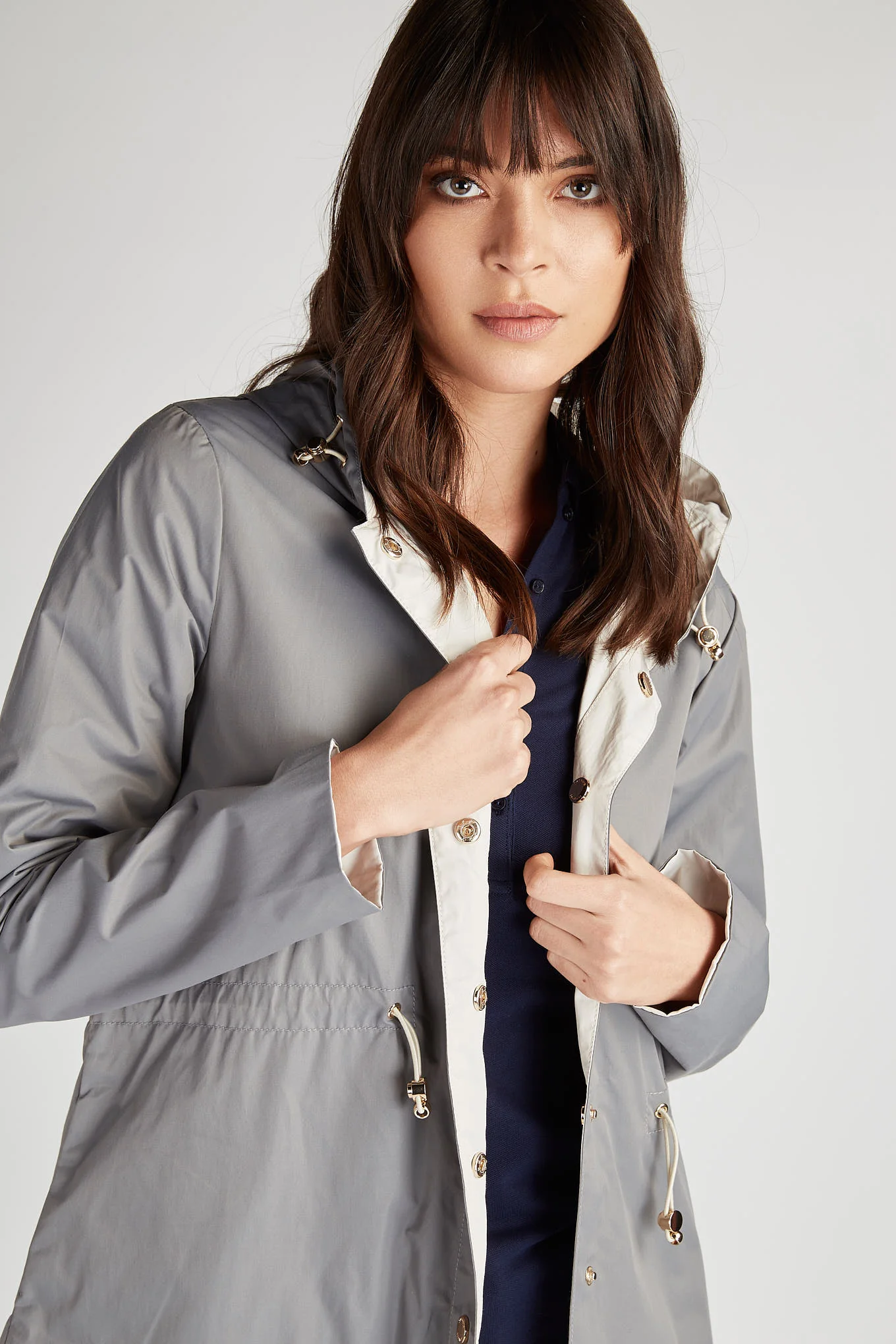 Reversible Women's Raincoat with Casual Hood - Image 4