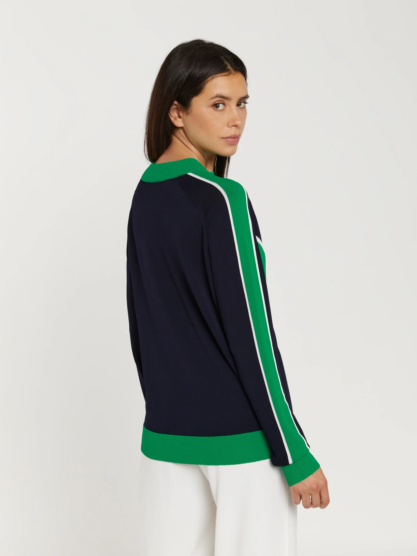 Ribbed turtleneck sweater with "v" graphic - Image 2