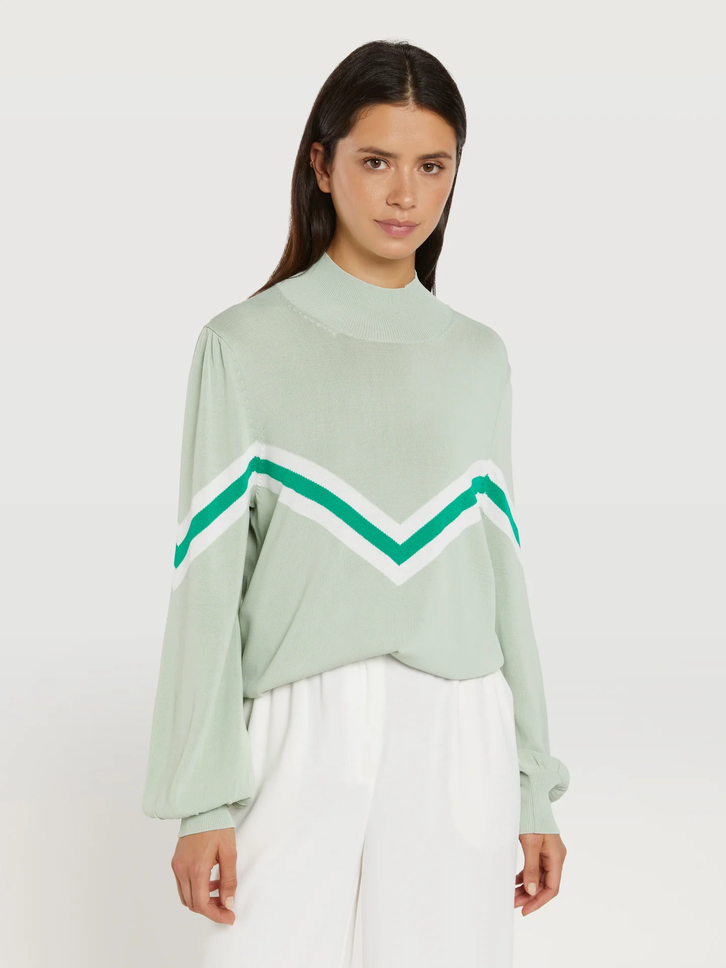 Ribbed turtleneck sweater with v graphic and bottom-gathering sleeves - Image 5