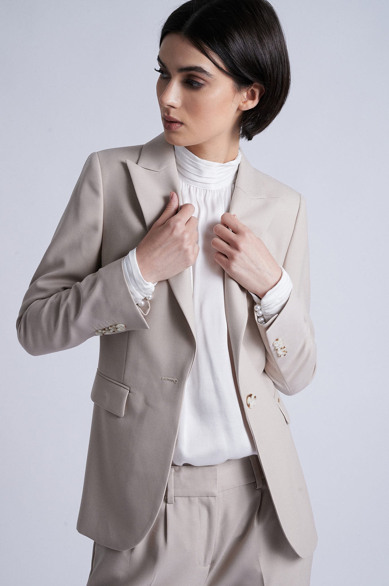 Single-button beige blazer - Image 4