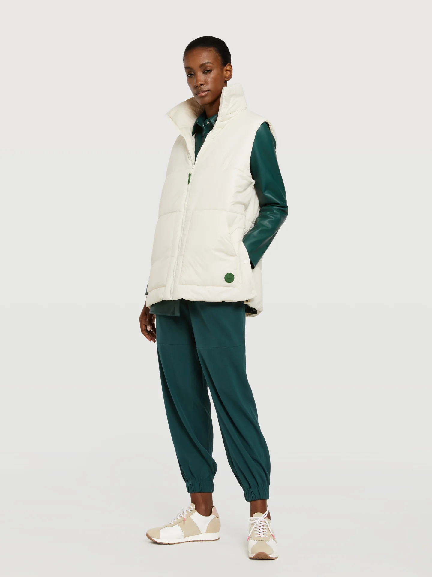 Sleeveless puffer - Image 5
