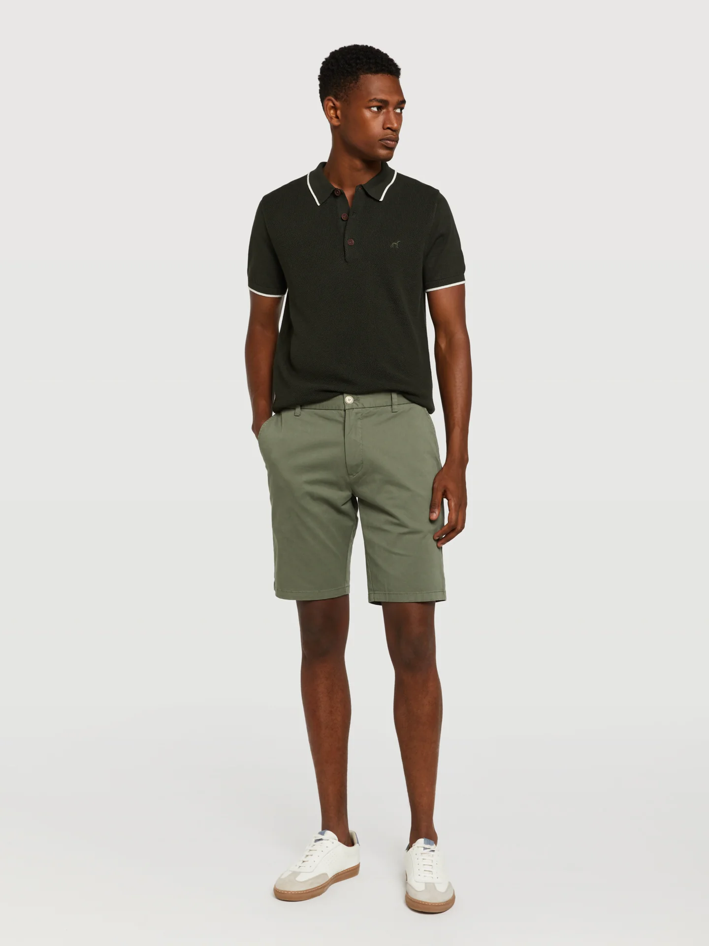 Slim fit basic bermuda shorts - Image 7