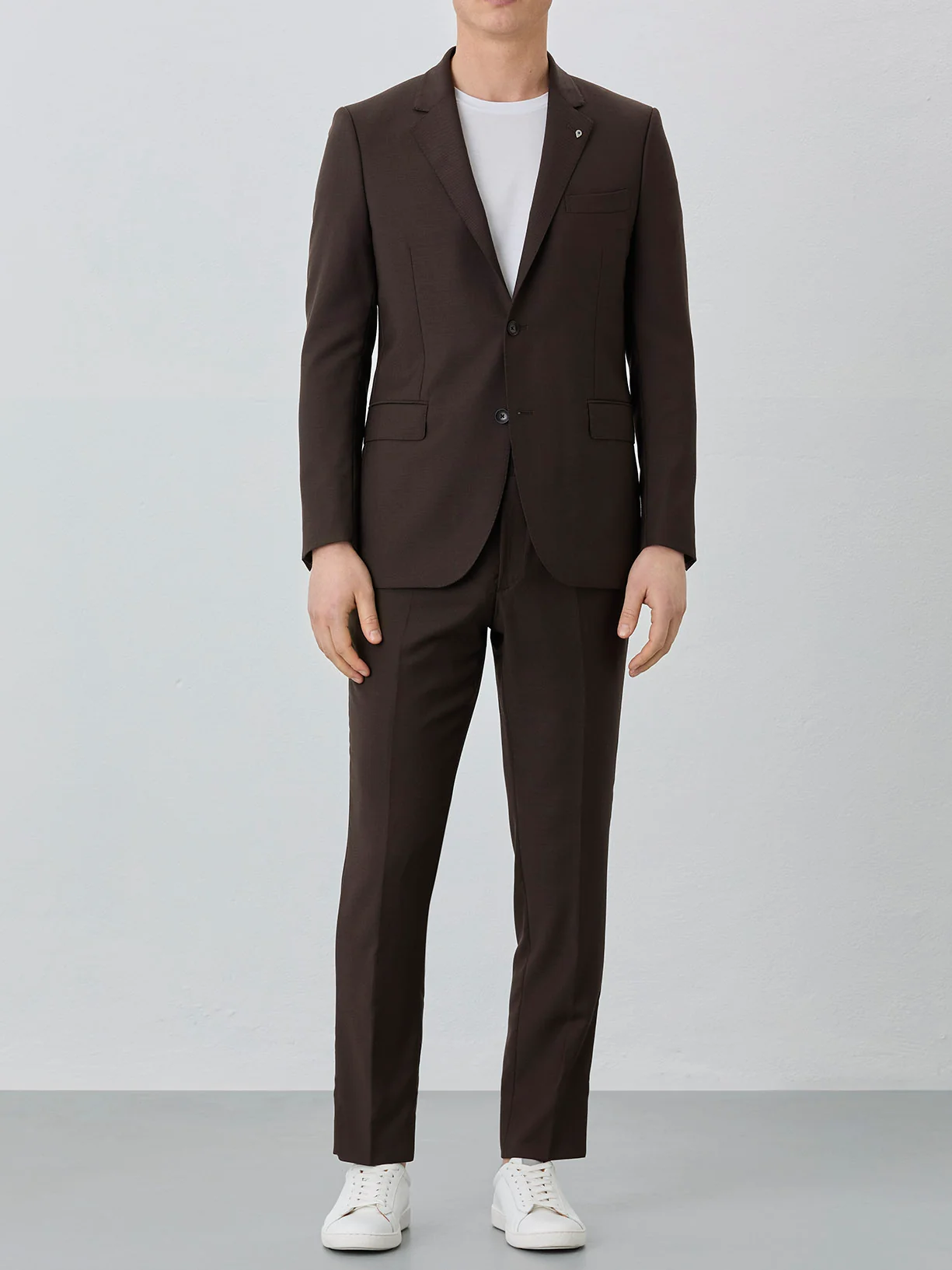 Slim fit birdeye suit