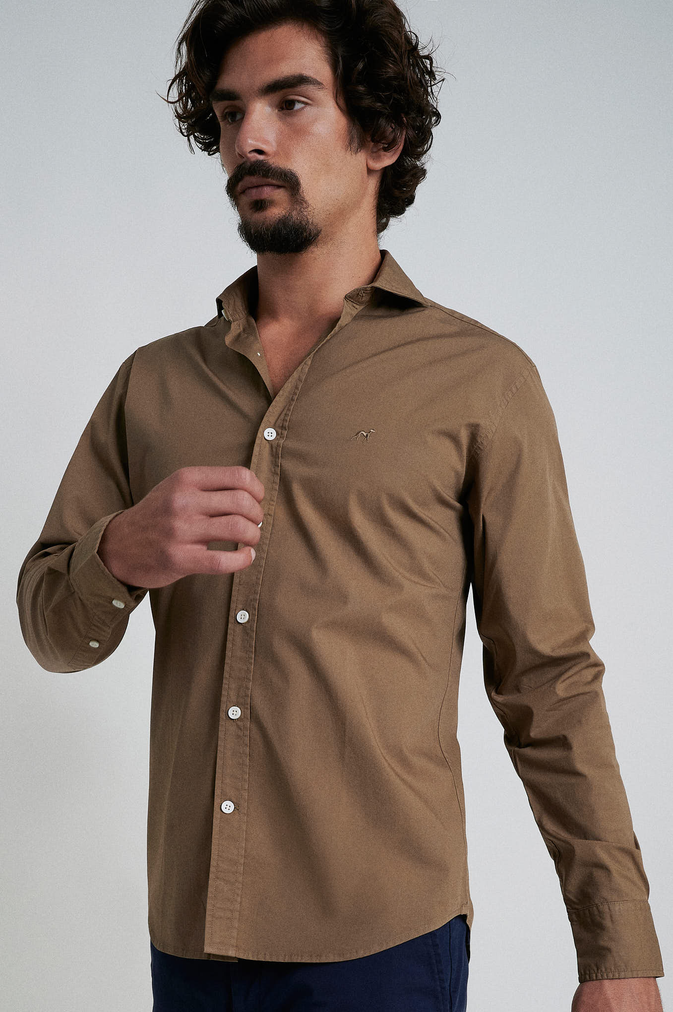Slim fit cotton elastane comfort poplin shirt in garment dye - Image 11