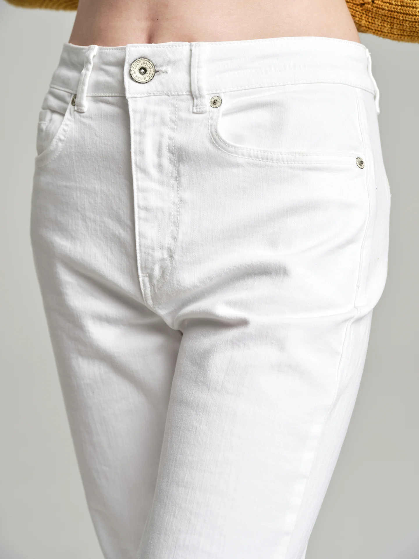 Slim fit high waist white jeans - Image 4
