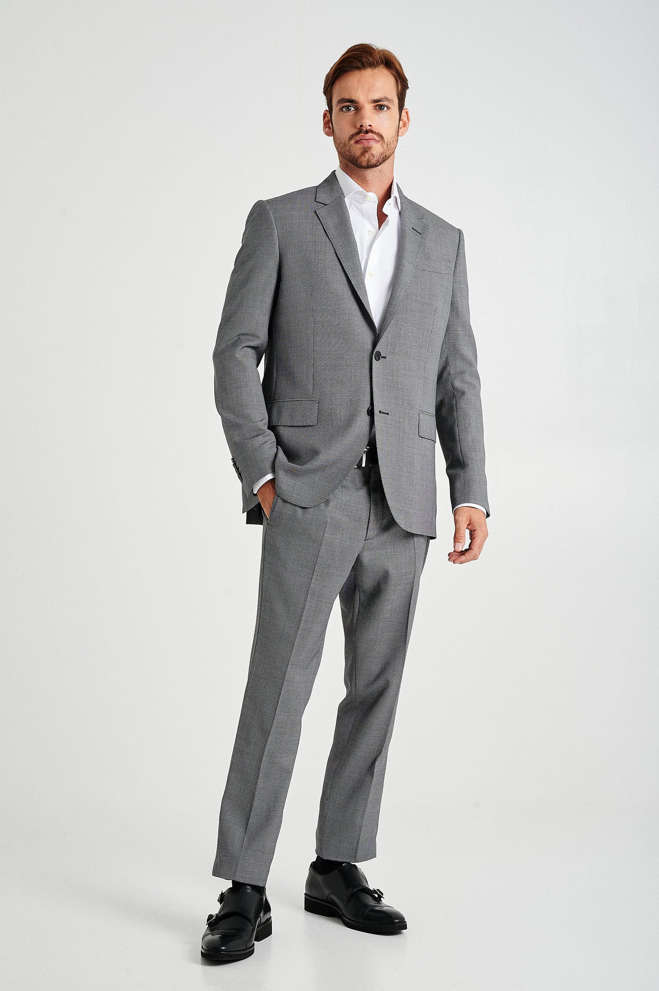 Slim fit wool suit