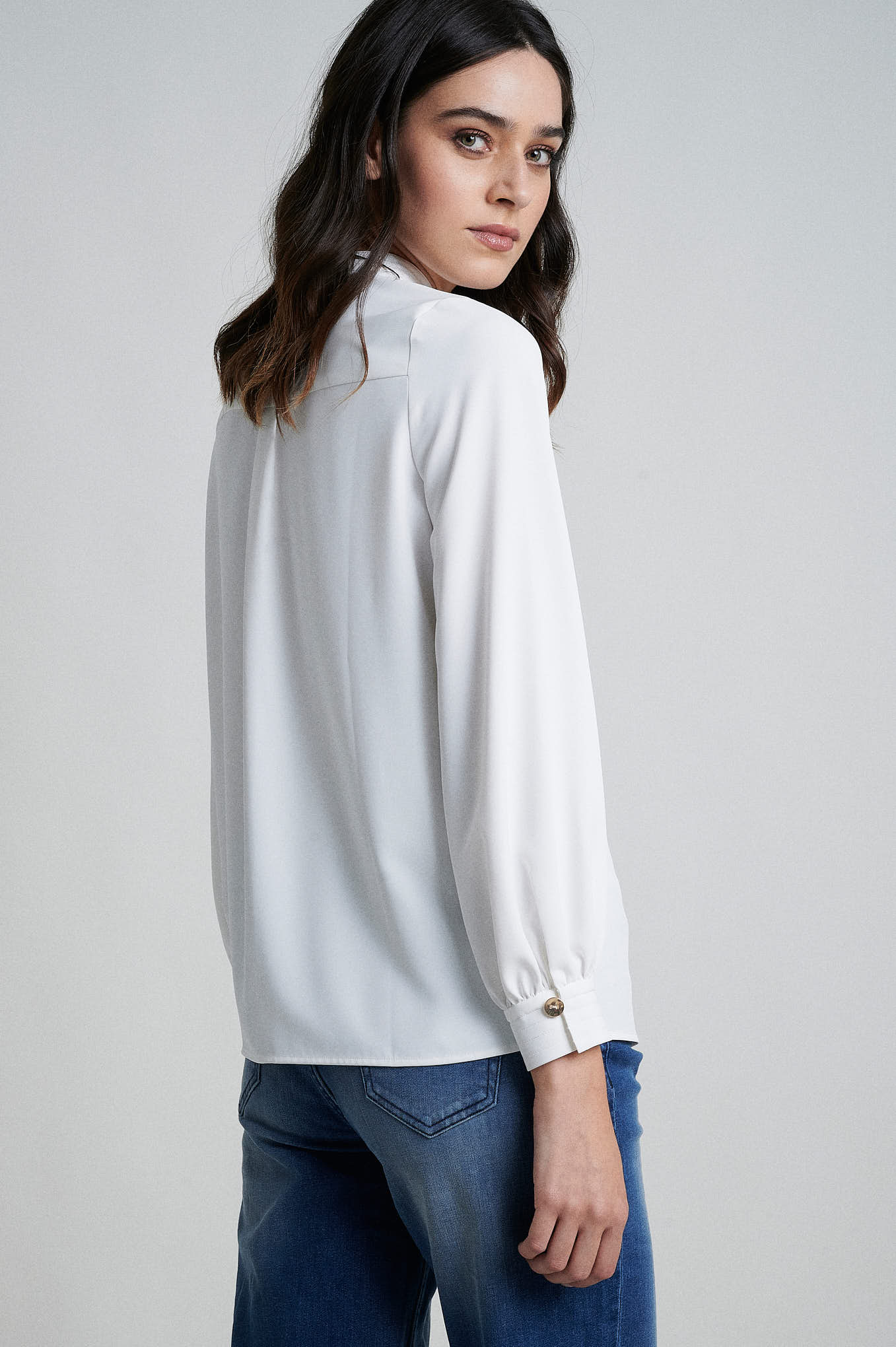 Straight fit blouse with front opening - Image 10