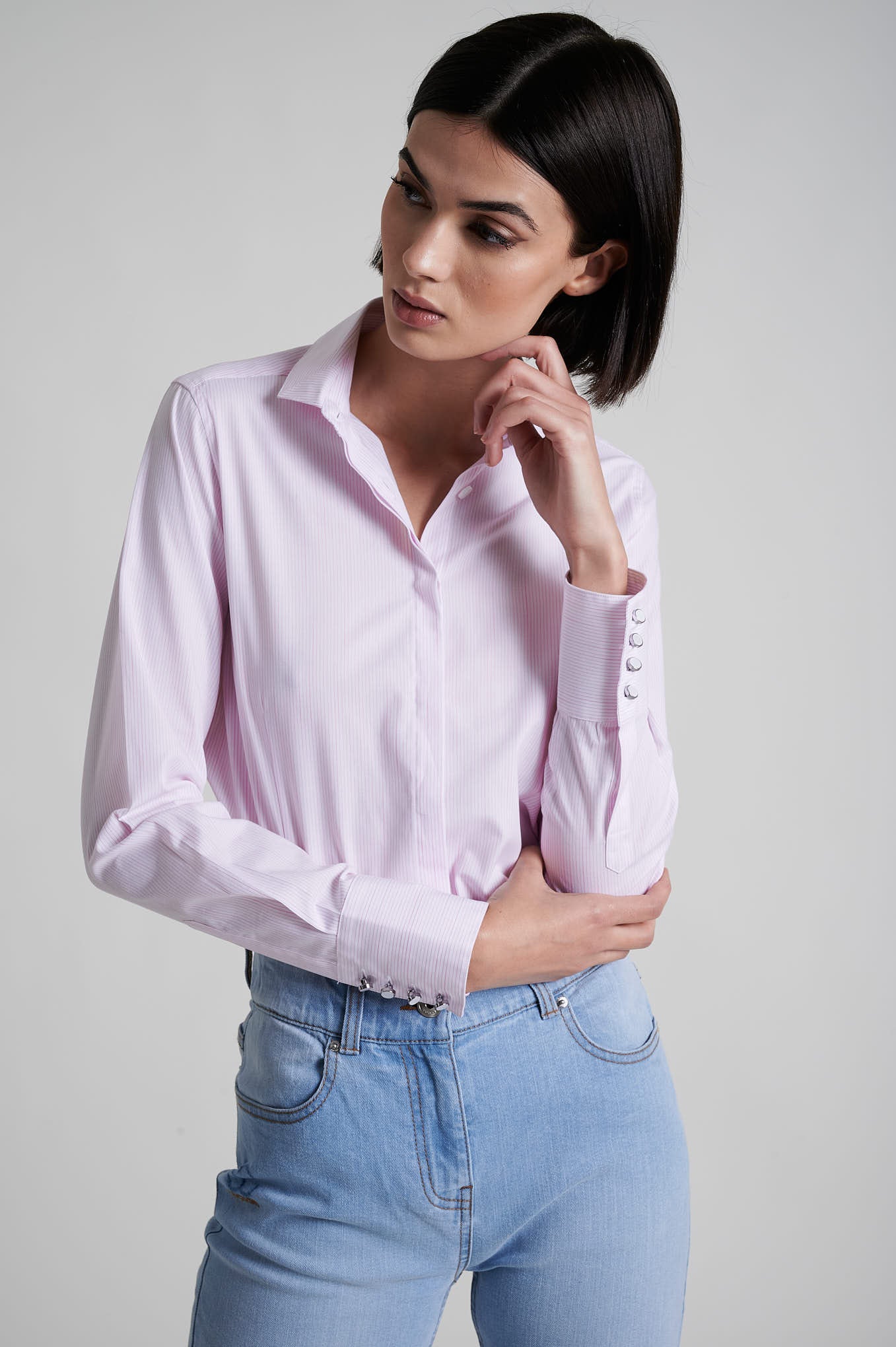 Timeless shirt with special workmanship at collar - Image 3