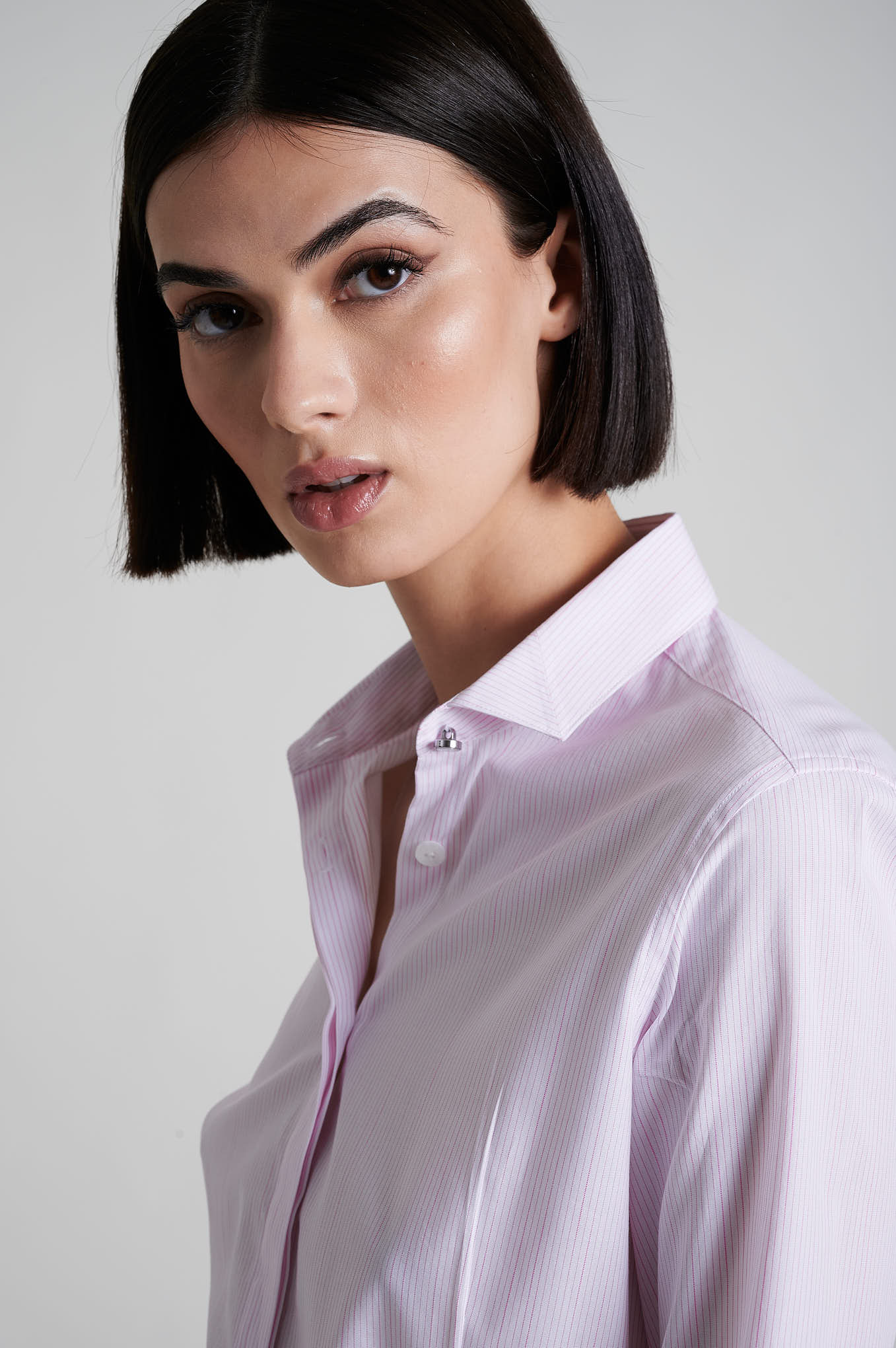Timeless shirt with special workmanship at collar - Image 7