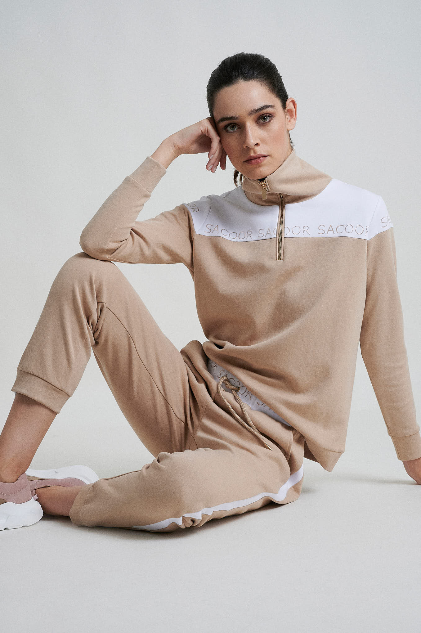 Turtleneck sweatshirt with half zipper - Image 5