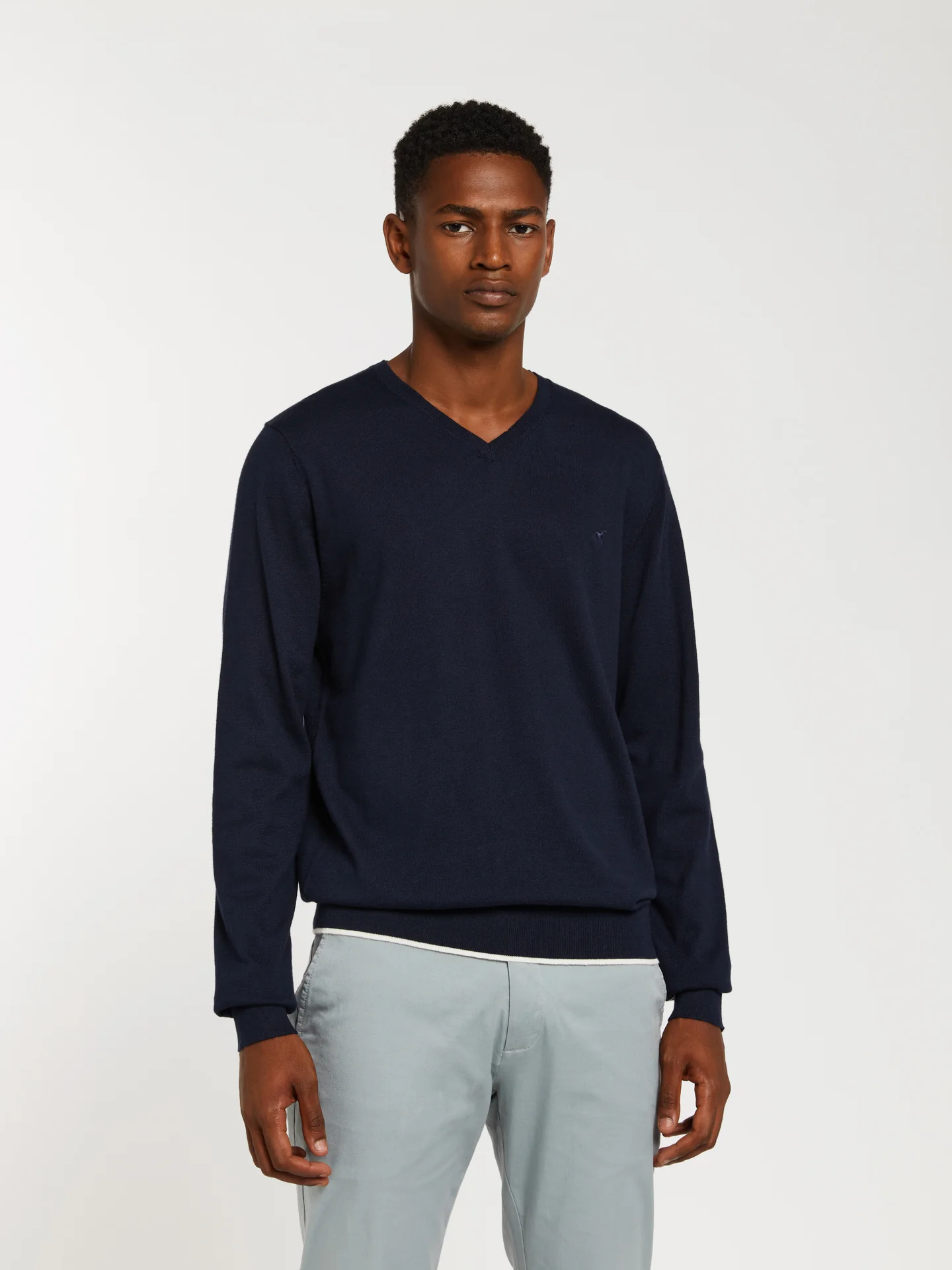 V-neck sweater with contrasting piping - Image 2