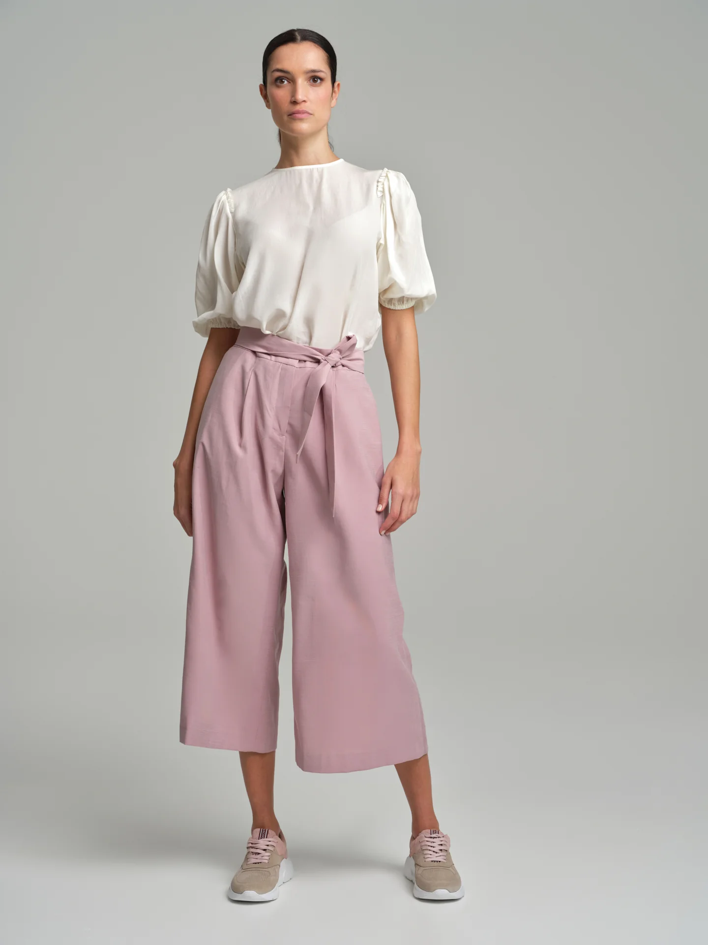 Volume short blouse with frilled shoulders - Image 8