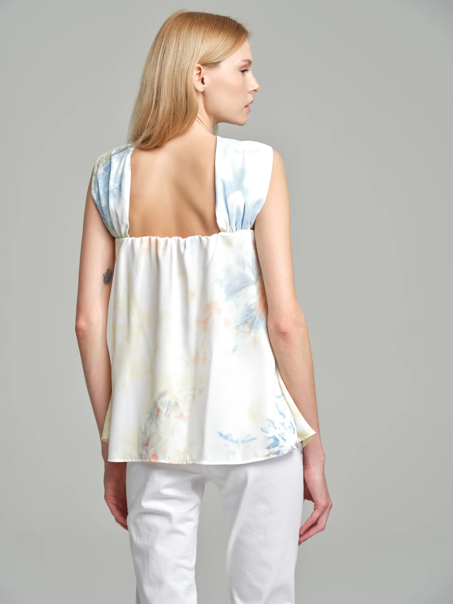 Watercolor printed top with twisted straps - Image 4