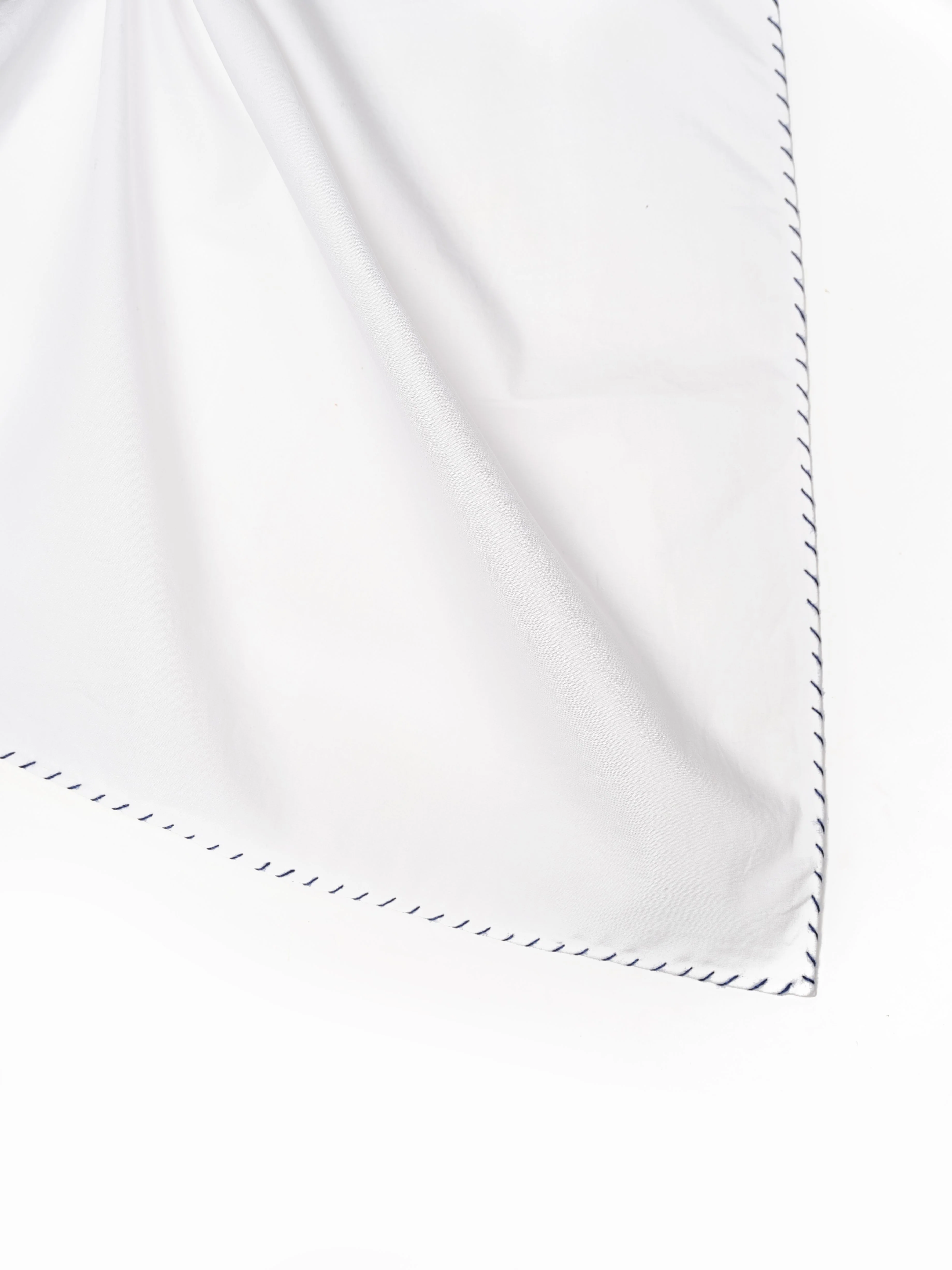 White handkerchief with contrast detail - Image 5