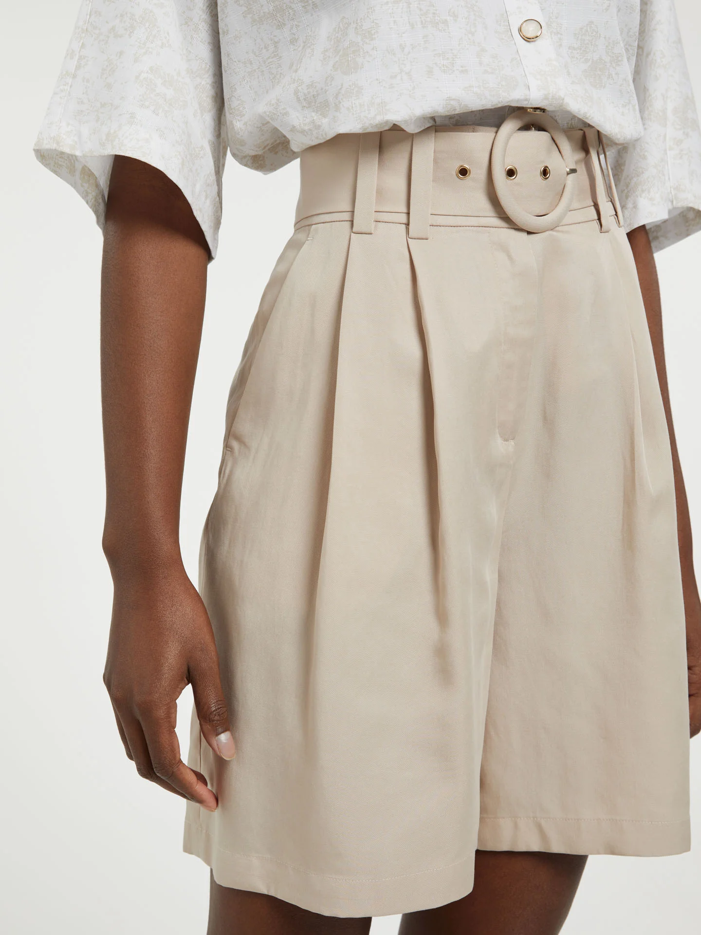 Wide Leg Shorts With Belt - Image 2