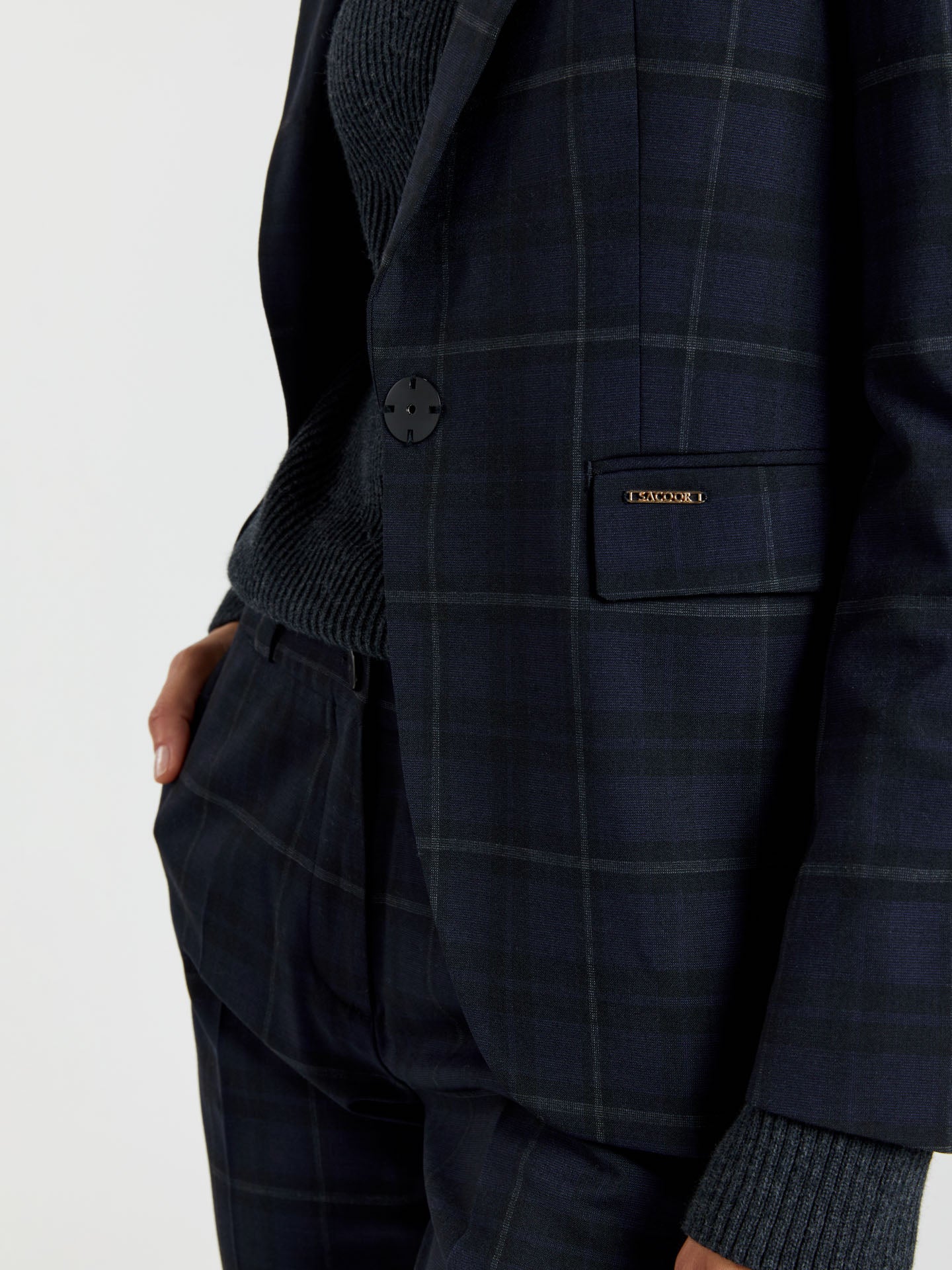 Wide notch lapel checks suit - Image 2