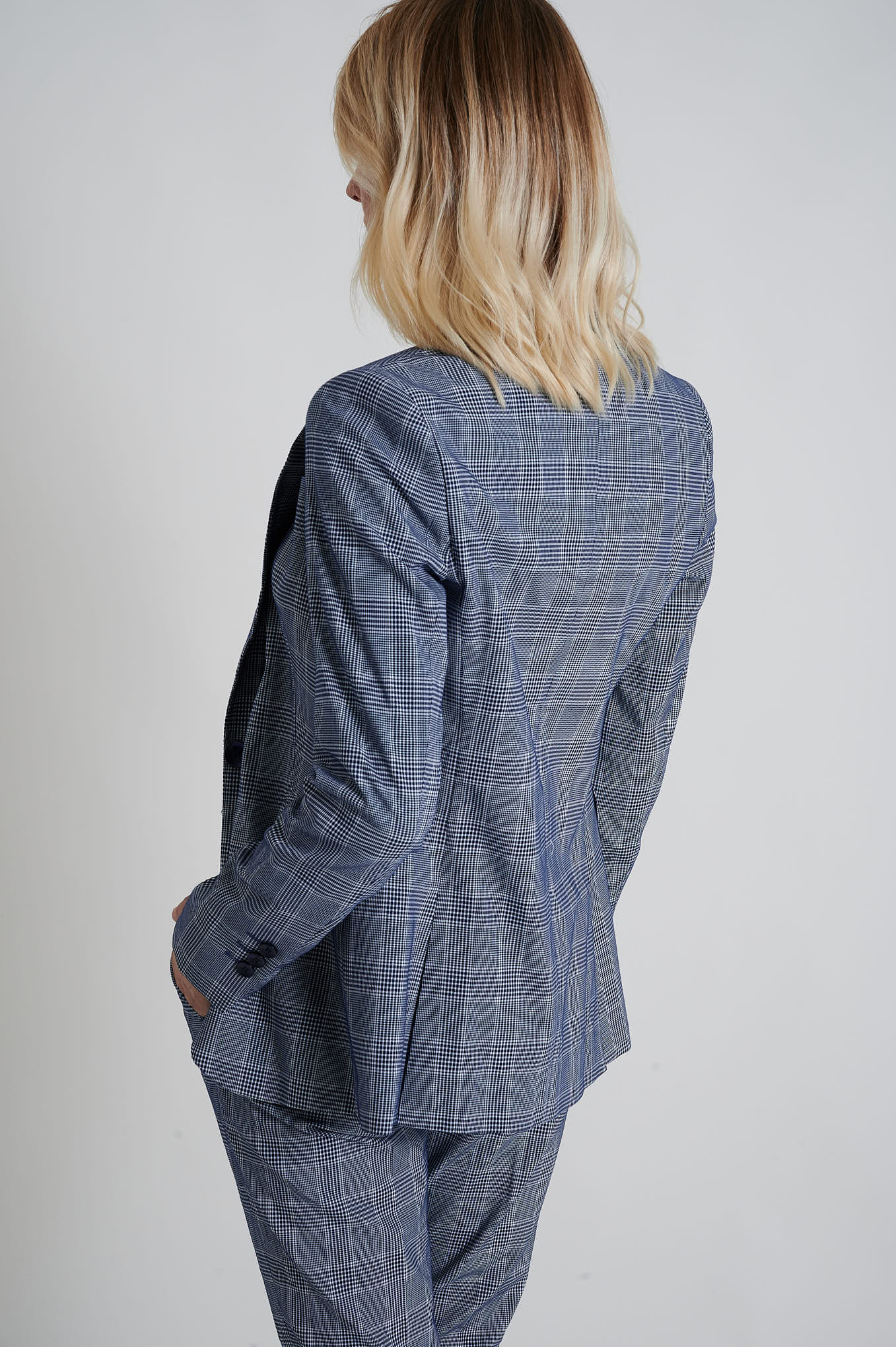 Women's Classic Slim Fit Suit - Image 8