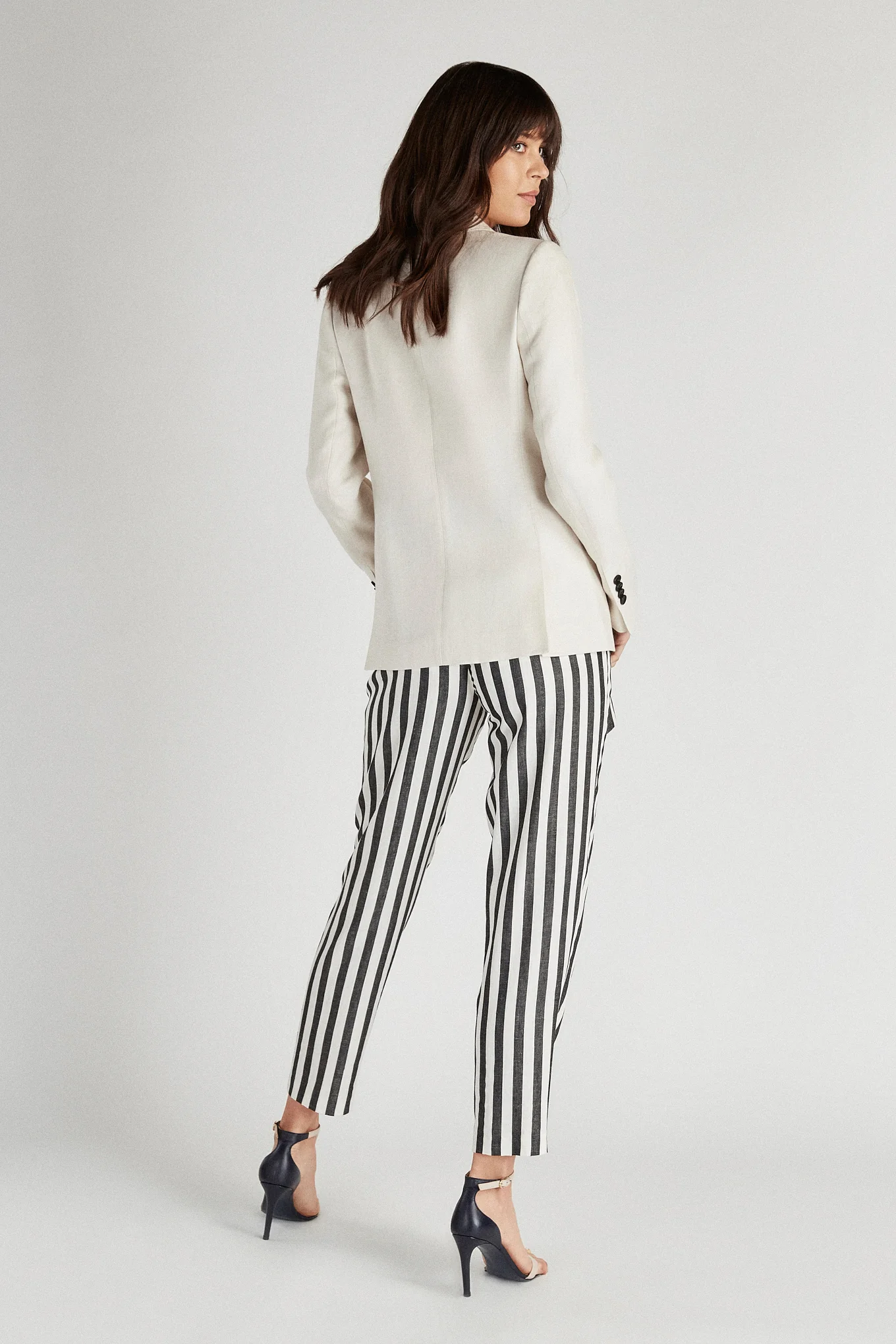 Women's Classic Slim Linen blazer - Image 2