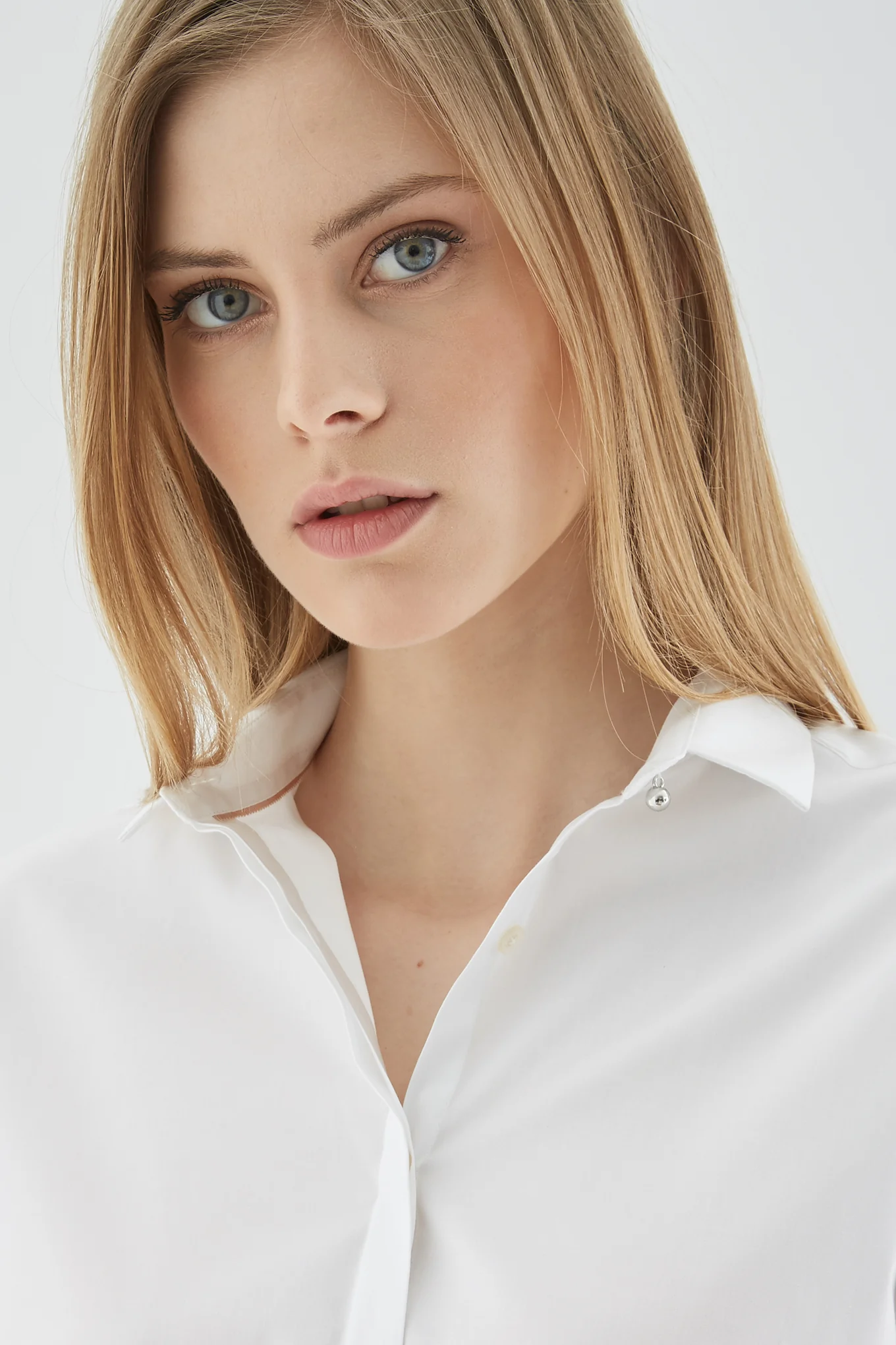 Women's Short Sleeve Shirt with Knot Detail - Image 4
