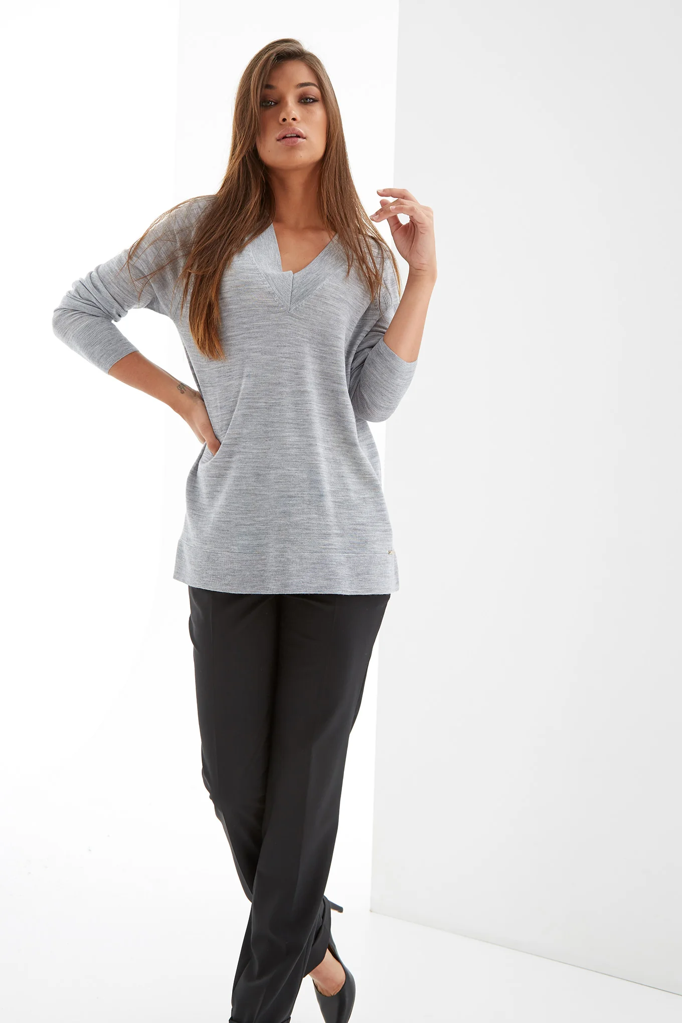 Women's V-Neck Knitwear Sweater - Image 11