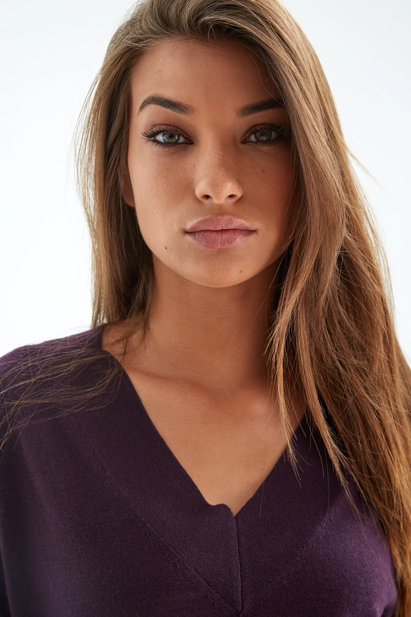 Women's V-Neck Knitwear Sweater - Image 19